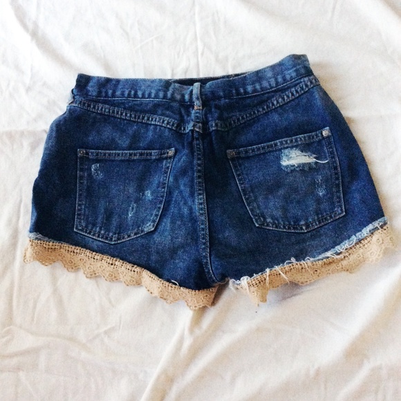 Free People Lacey Cutoff Denim Shorts in Areo Wash - Picture 6 of 8